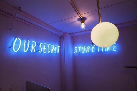 美容サロンデザイン、ネオンサインと海外のおしゃれ照明